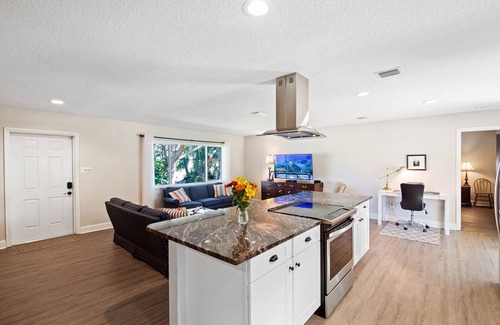 Melbourne Beach House | *BEACH 500ft!*Bikes*Walkable Island town*Views on St