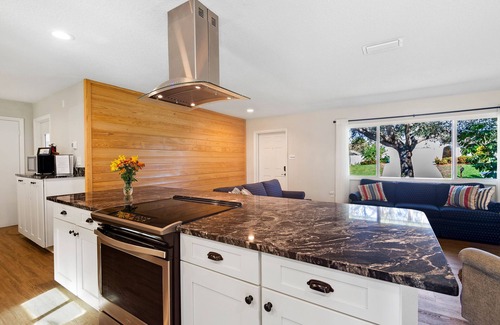 Melbourne Beach House | *BEACH 500ft!*Bikes*Walkable Island town*Views on St
