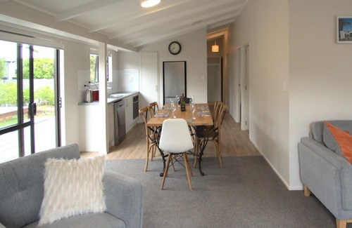 Matarangi House | Beach A 5 Minute Walk Away!