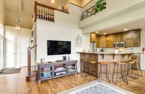 Lake Harmony House | Beach Access & Hot Tub: Retreat in Lake Harmony!