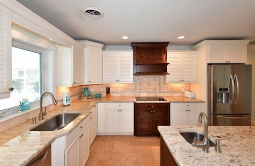 Longboat Key House | Beach and Boaters Paradise! Heated pool, Fish off the dock, walk to the beach!