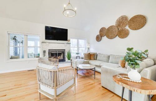 Tobyhanna House | Beach and Lake Access Family Poconos Home with Deck