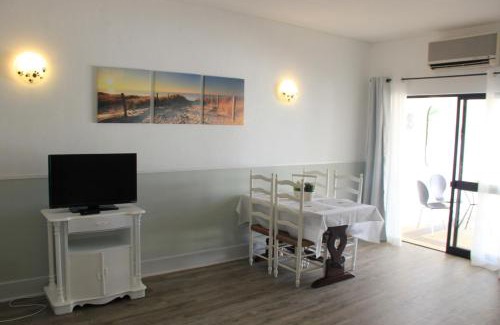 Porto de Mos Apartment | Beach and Pool Studio Apartment