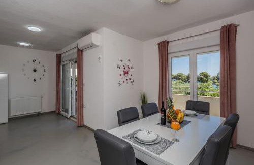 Kastel Stafilic Apartment | Beach apartment Anđela A2