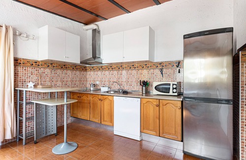 Malaga-Este Apartment | Beach Apartment in Malaga with Sea View, Terrace & Wi-Fi