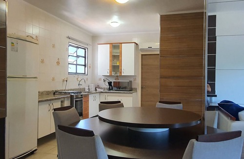 Canto do Forte Apartment | Beach apartment with side views of the sea and mountains