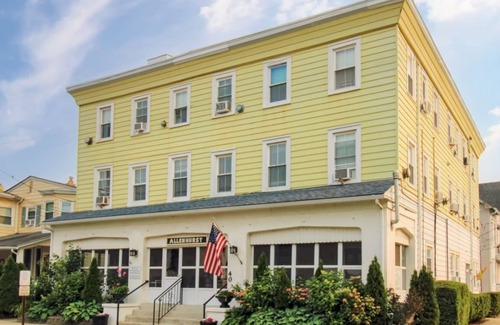 Ocean Grove Apartment | Beach Apt #2, Bright Studio w/Kitchen and Bath