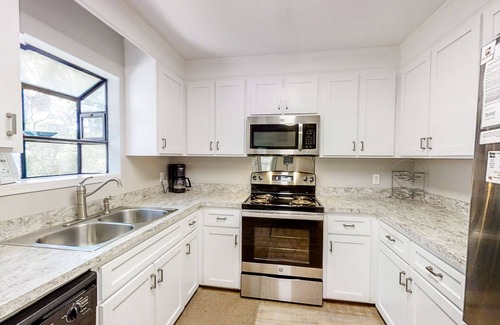 Edisto Island House | Beach Around the Corner Quiet Home w/2 Screened Porches, WiFi & Laundry