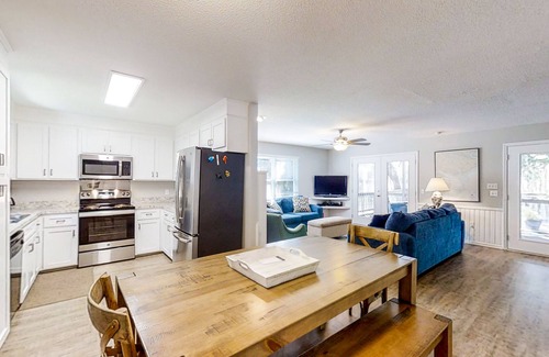 Edisto Island House | Beach Around the Corner Quiet Home w/2 Screened Porches, WiFi & Laundry