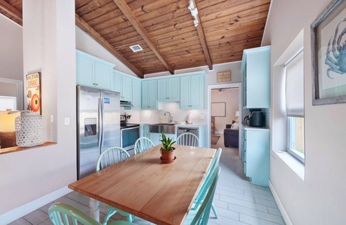 Laguna Beach Estates House | Beach Baby | Charming Cottage | Private Pool & Golf Cart Included
