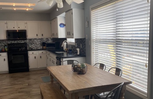 Galveston House | Beach-Bay Bungalow, golf cart included!