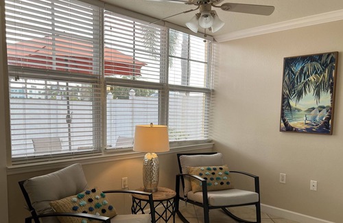 Indian Shores Condo | BEACH / BAY Condo! See our 5 ⭐️Reviews