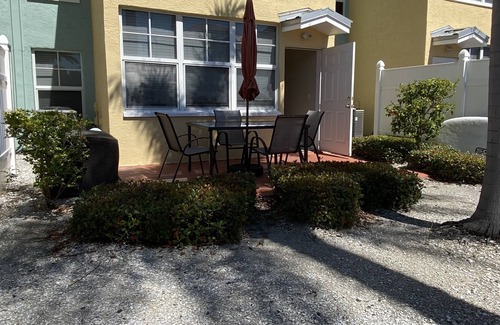 Indian Shores Condo | BEACH / BAY Condo! See our 5 ⭐️Reviews