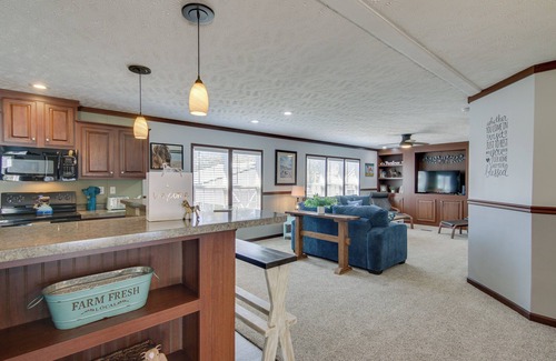 Chincoteague Cottage | Beach Bay Pony Place w/Ponies: 1 Mi to Water!