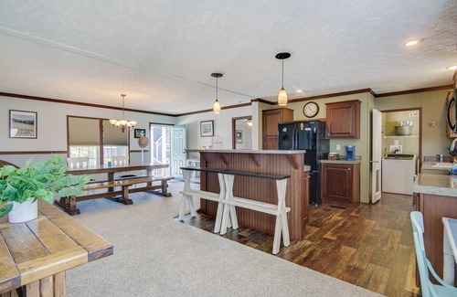 Chincoteague Cottage | Beach Bay Pony Place w/Ponies: 1 Mi to Water!