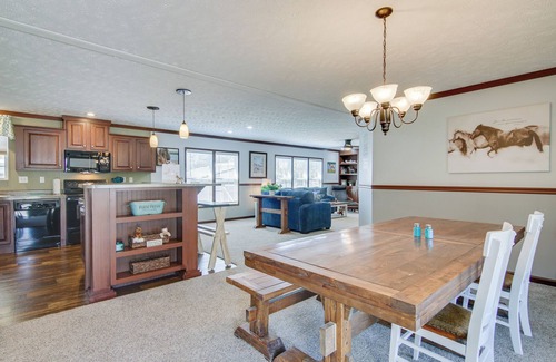 Chincoteague Cottage | Beach Bay Pony Place w/Ponies: 1 Mi to Water!