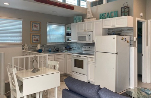 Belleair Beach Apartment | Beach Beach 1 Bedroom Private Beach