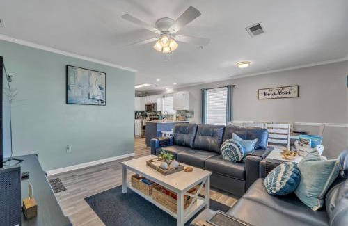 Destin Apartment | Beach Bella-Amazing Location-3 Min to the Beach