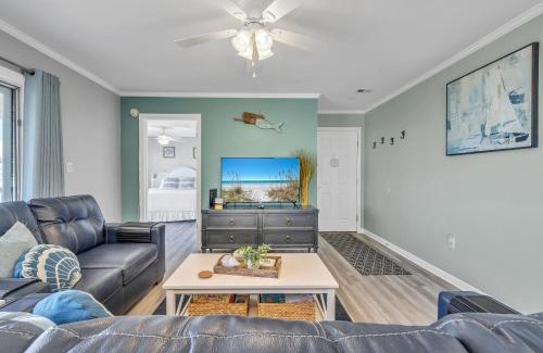 Destin Apartment | Beach Bella-Amazing Location-3 Min to the Beach
