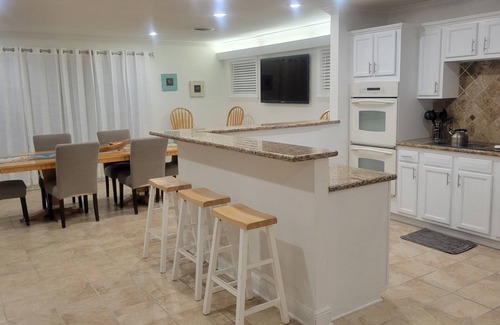 Galveston House | Beach Bird - 2 minute walk to the Beach