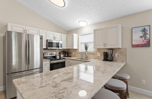 Panama City Beach House | Beach bliss awaits! - Beach, Pools, Tiki-Deck, Arcade, Putting green, Family Fun!