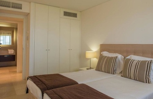 Carvalhal Hotel | Beach Bliss: Spa, Free Parking, Close to Edge Golf Academy - 3 Apts w/Kitchens