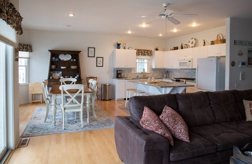 South End Condo | Beach Block 1st Floor,4 Bedroom, Steps from Beach