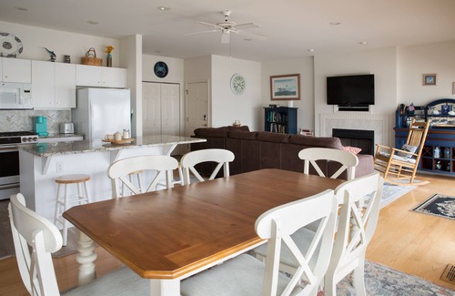 South End Condo | Beach Block 1st Floor,4 Bedroom, Steps from Beach