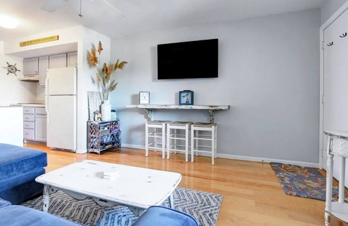 Southend Condo | Beach Block! Beautifully furnished 1 bed/1 bath steps to the sand