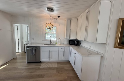 Englewood House | Beach + Boat Dock! 2BR Coastal Chic | June Special