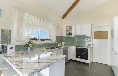Umina Beach House | BEACH BREAK @ UMINA BEACH WATER VIEWS