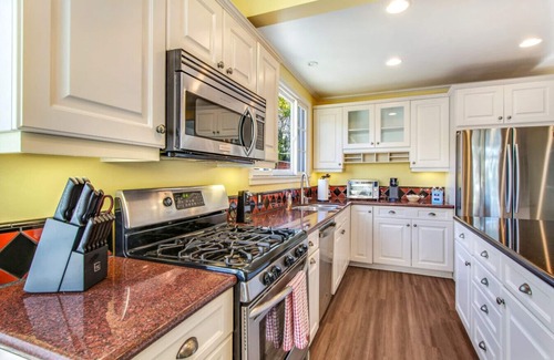 Valmonte House | Beach Breeze Bungalow | 1.3Miles To Beach | Cozy