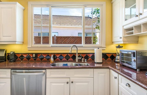 Valmonte House | Beach Breeze Bungalow | 1.3Miles To Beach | Cozy