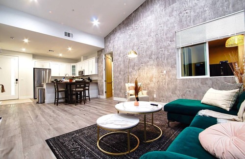 Lawndale Condo | Beach Breeze Bungalow King