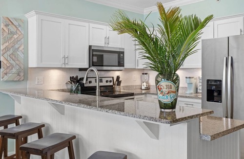 West Panama City Beach Condo | Beach Breeze by AvantStay | Beachfront, Beach Chairs Included, 2 Pools!