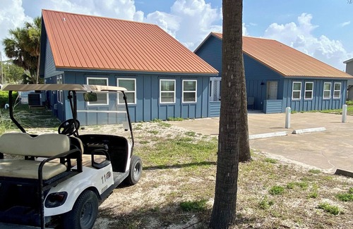 East End Cottage | Beach Bum Cottages - Sleeps up to 20 - Steps to Gulf Beach Access, Onsite Pool