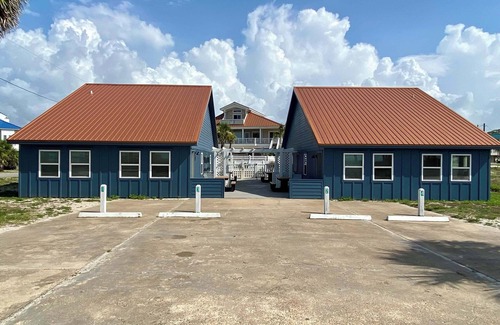 East End Cottage | Beach Bum Cottages - Sleeps up to 20 - Steps to Gulf Beach Access, Onsite Pool