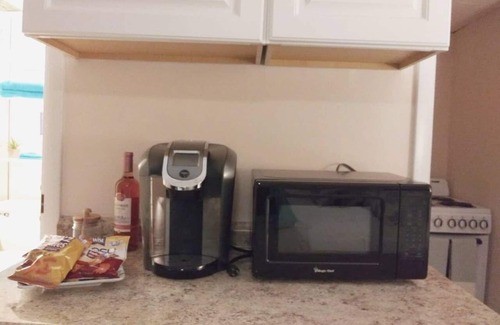 Atlantic City Apartment | Beach Bum's Haven. Private suite located one block from beach and boardwalk.