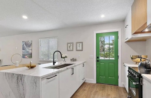 Jacksonville Beach House | Beach Bungalow, Walk to the Beach & 5 Minutes to Mayo