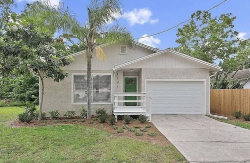 Jacksonville Beach House | Beach Bungalow, Walk to the Beach & 5 Minutes to Mayo
