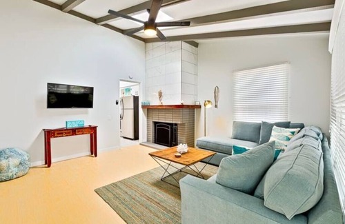 La Jolla Shores Apartment | Beach Bungalow 2 Blocks to Beach