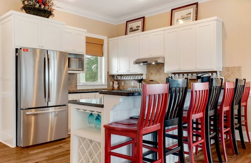 St. George Island House | Beach Buzz: Charming Beachfront Home, Private Pool, Hot Tub – Sleeps 16