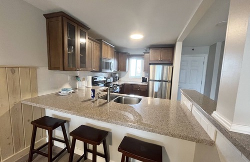 Holiday Isle Condo | BEACH CHAIR SERVICE Included!