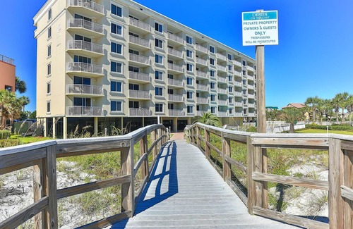 Holiday Isle Condo | BEACH CHAIR SERVICE Included!