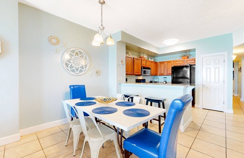 Panama City Beach Condo | Beach-chic, 7th-floor condo with incredible Gulf-front views, gym, hot tub & 2 pools
