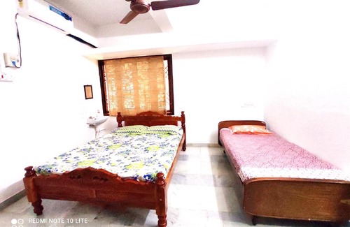 Mylapore Tiruvallikk House | Beach Church Temple US Consulate Apollo Hospital