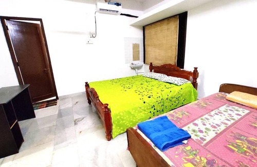 Mylapore Tiruvallikk House | Beach Church Temple US Consulate Apollo Hospital