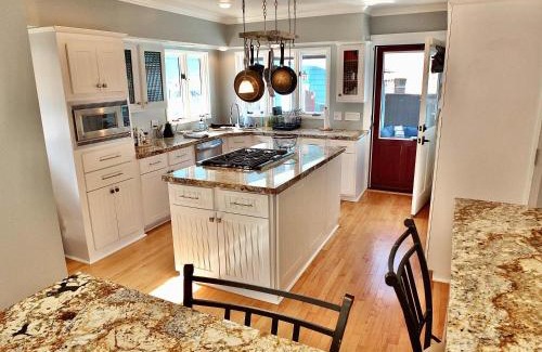 Bluff Heights House | Beach City Craftsman - Walk to Beach