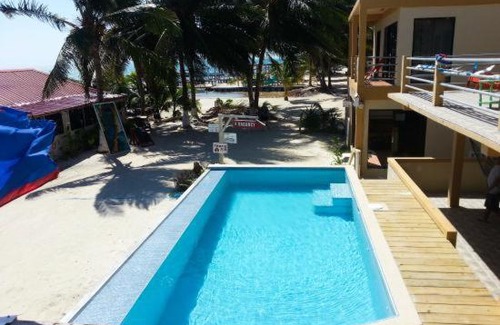 Caye Caulker Apartment | Beach Club Budget Rooms at Popeyes Caye Caulker