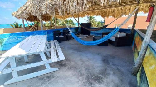 Caye Caulker Apartment | Beach Club Condos at Popeyes